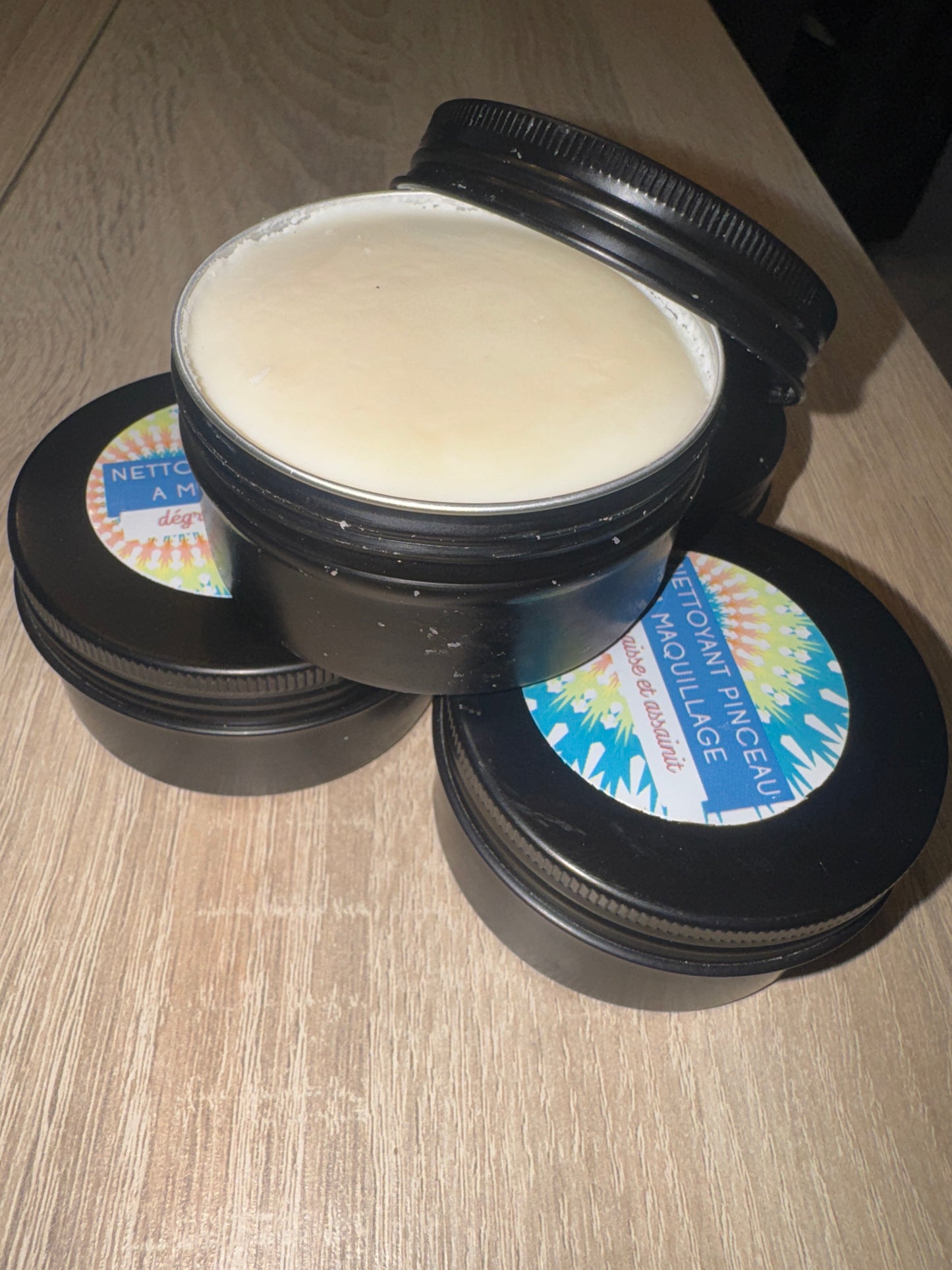 Savon solide artisanal pour nettoyer vos pinceaux de maquillage