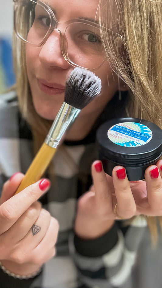 Savon solide artisanal pour nettoyer vos pinceaux de maquillage